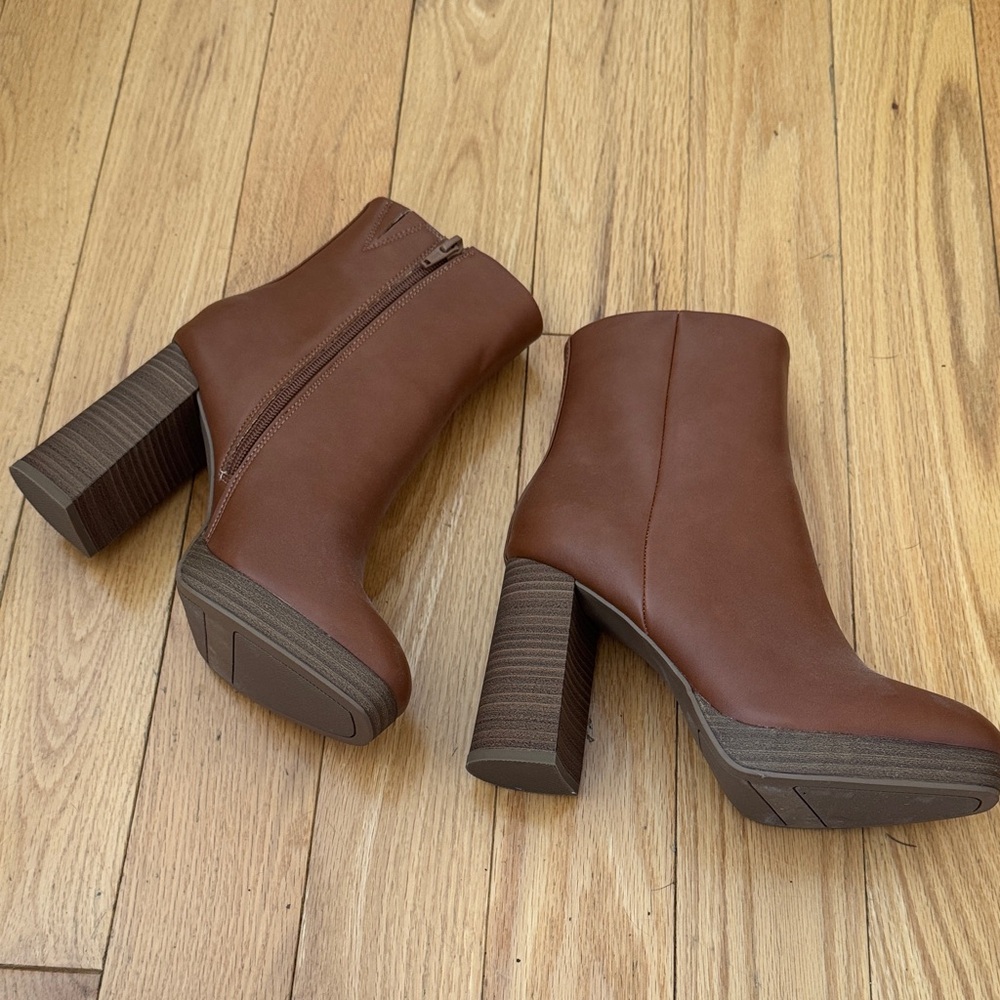 LC Lauren Conrad Brown Platform Ankle Boots - Picture 2 of 3